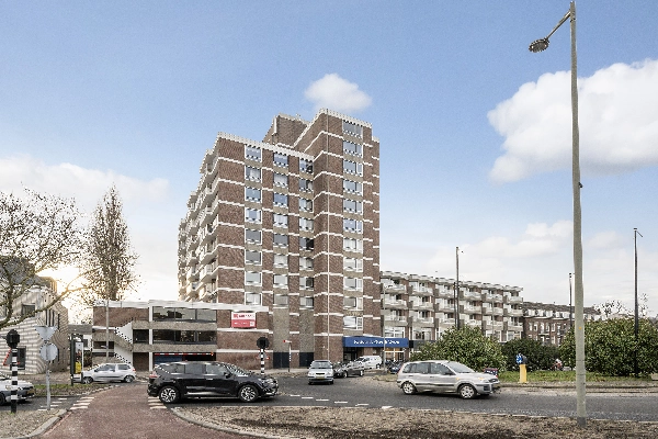 Over de Vesten 77